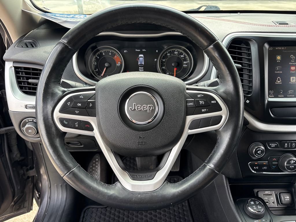 Used 2017 Jeep Cherokee Trailhawk w/ Comfort/Convenience Group AWD/4WD image 17