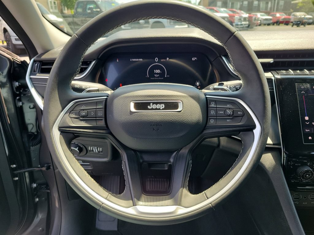 Used 2023 Jeep Grand Cherokee L Laredo AWD/4WD image 23