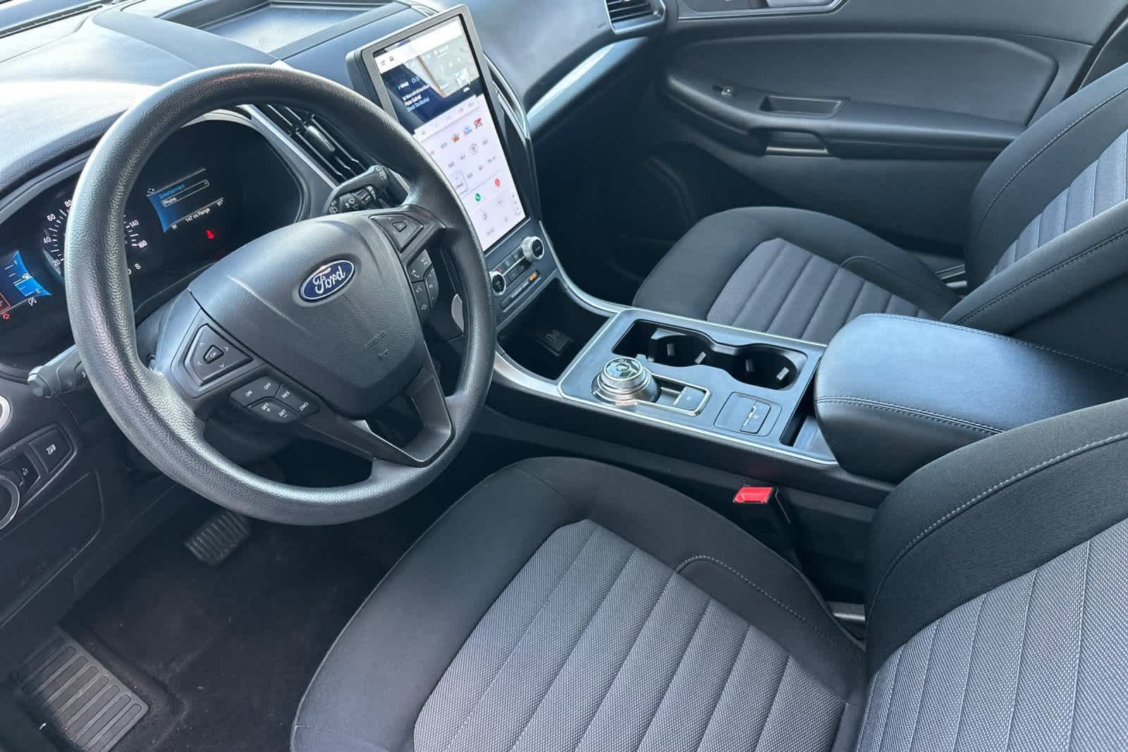 Certified 2023 Ford Edge SE w/ Black Appearance Package image 11