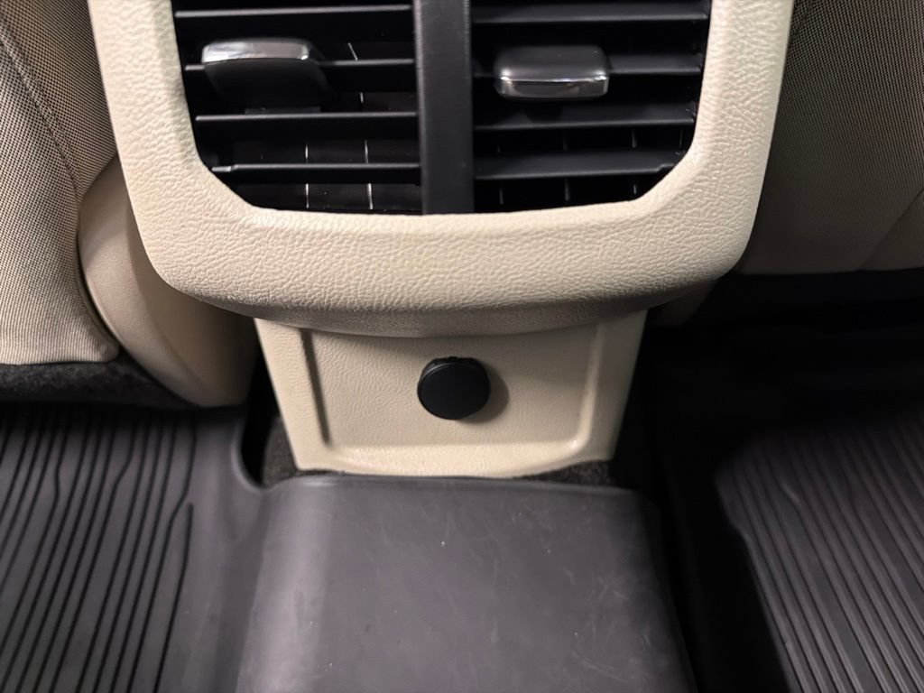 Certified 2018 Ford Fusion SE w/ Fusion SE Technology Package FWD image 32