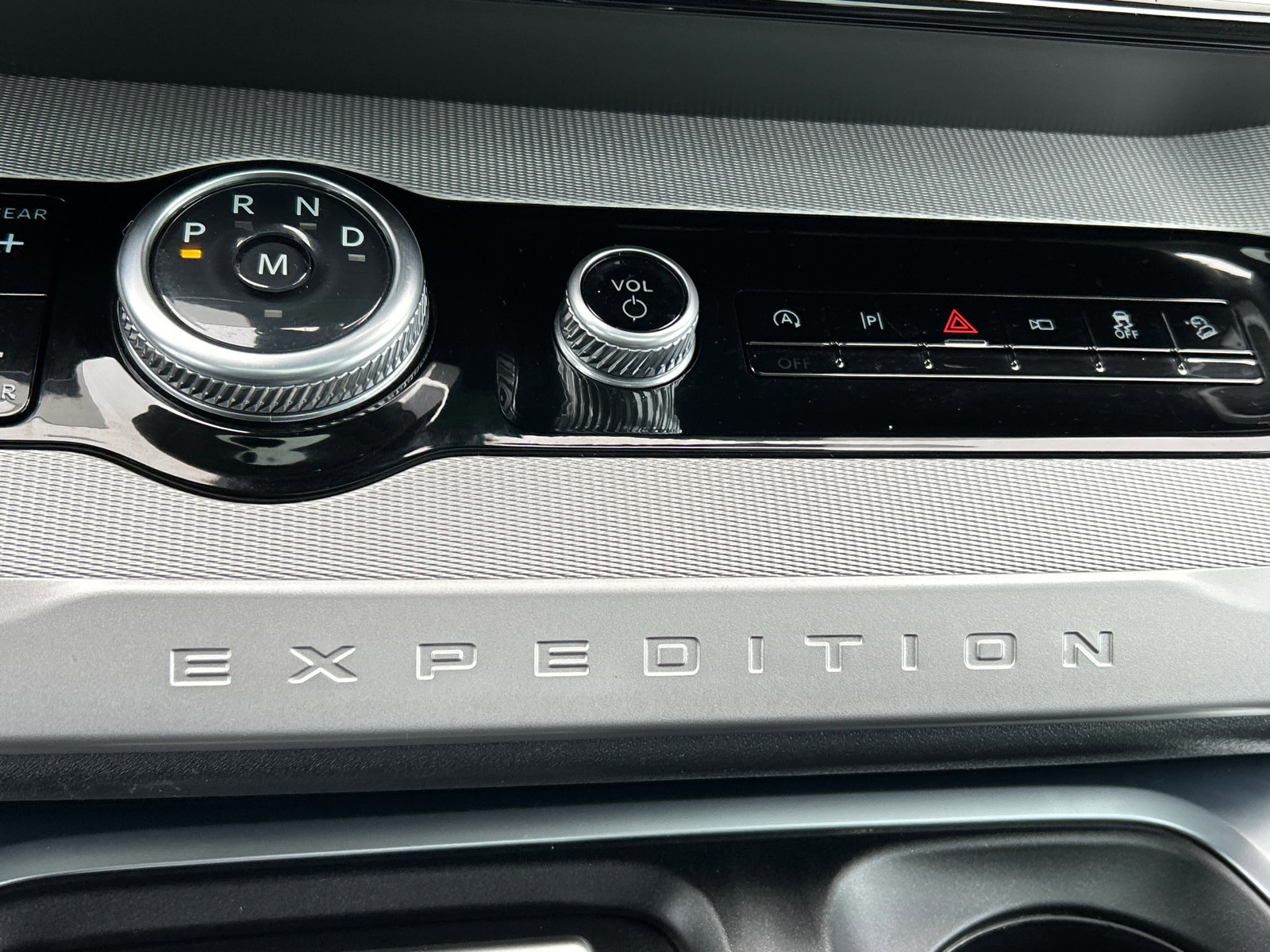 Certified 2025 Ford Expedition Active AWD/4WD image 15