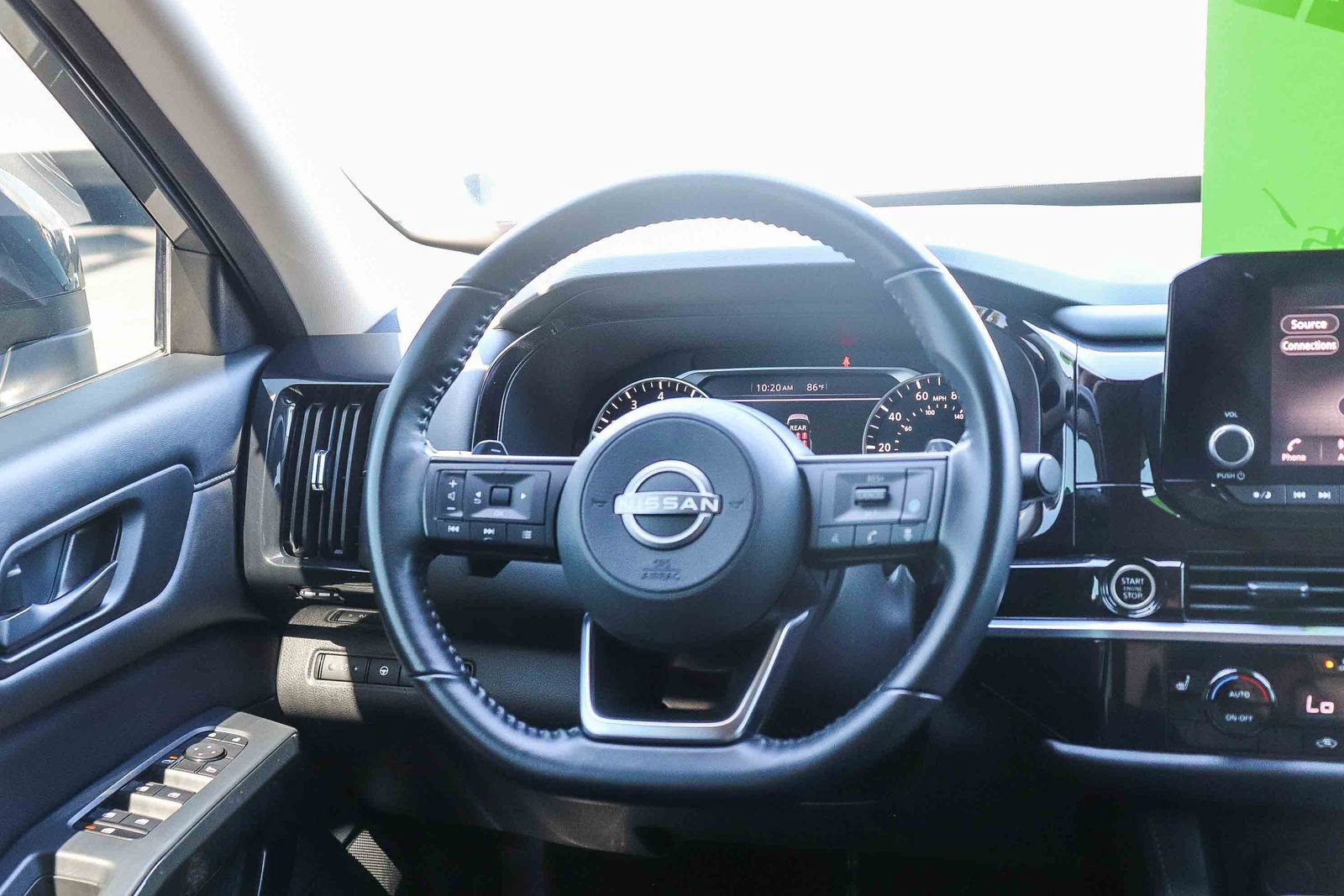 Used 2024 Nissan Pathfinder SV FWD image 15