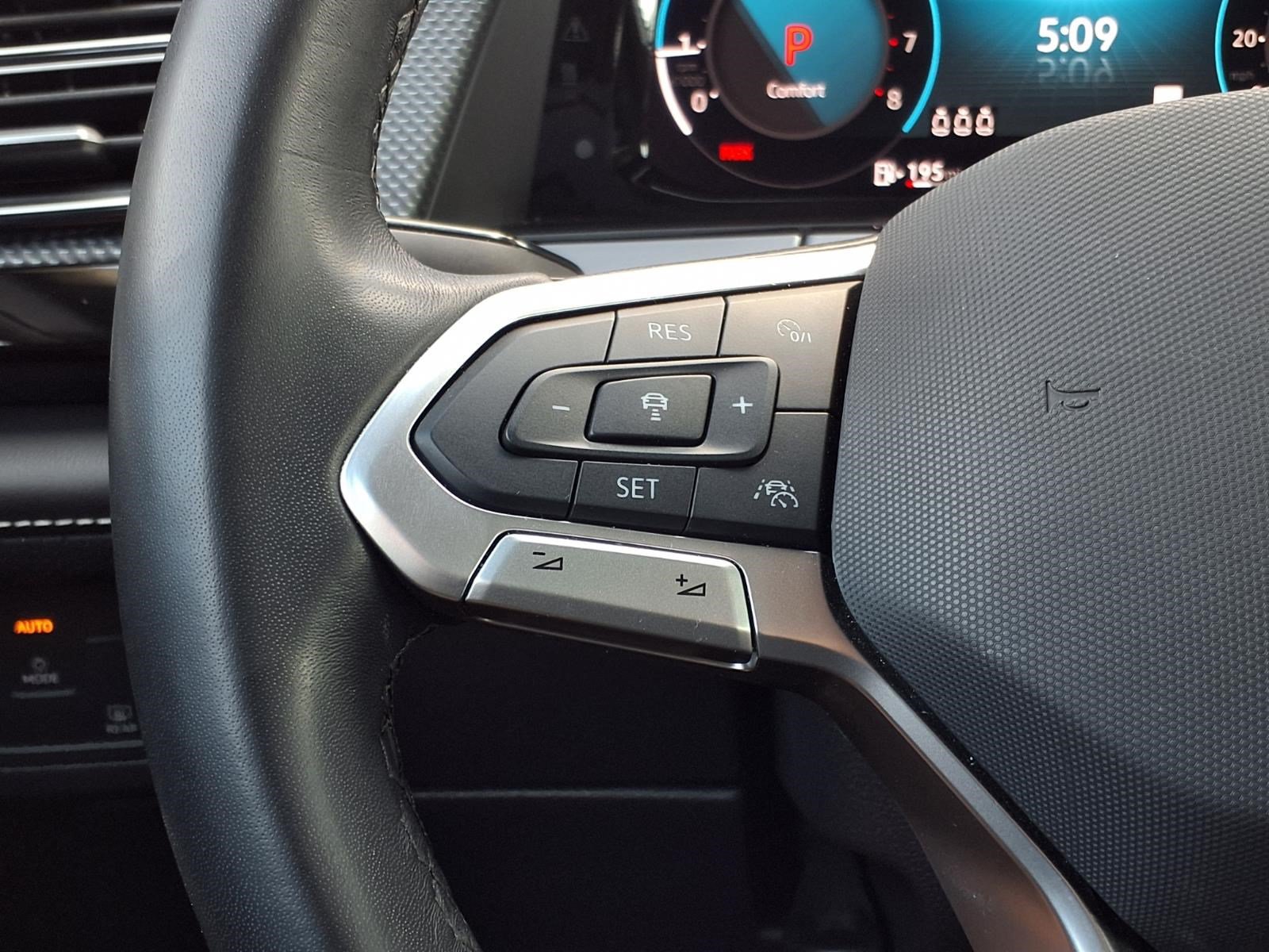 Used 2025 Volkswagen Atlas Cross Sport SEL R-Line AWD/4WD image 23