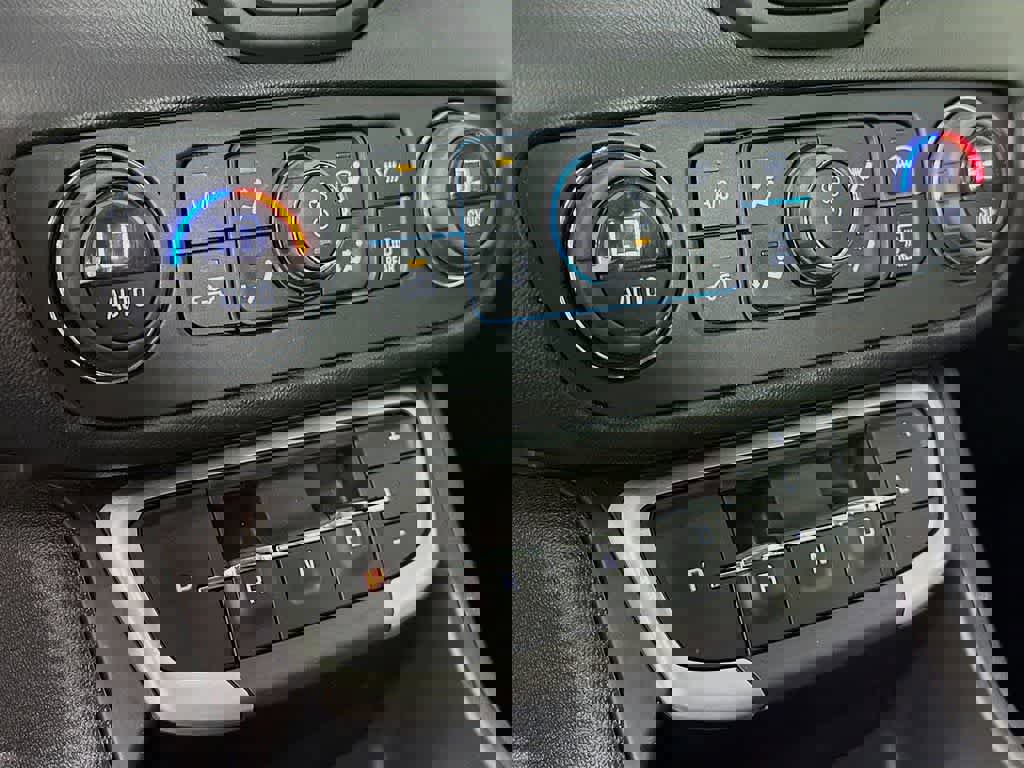 Used 2023 GMC Terrain SLT image 18