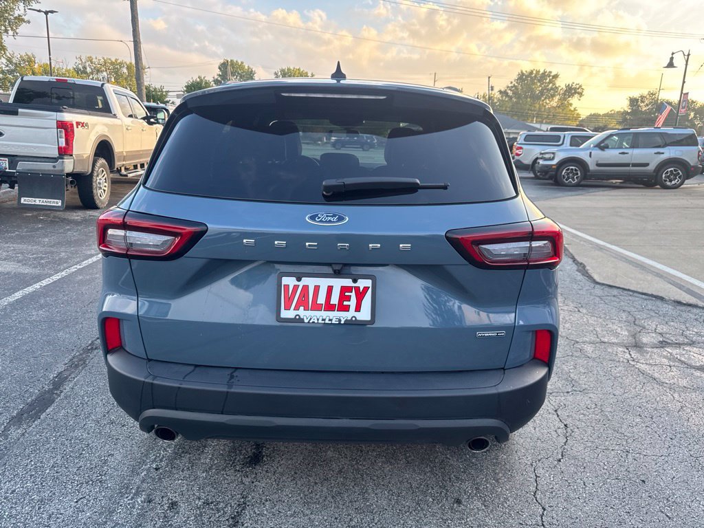 Certified 2025 Ford Escape ST-Line Select AWD/4WD image 5
