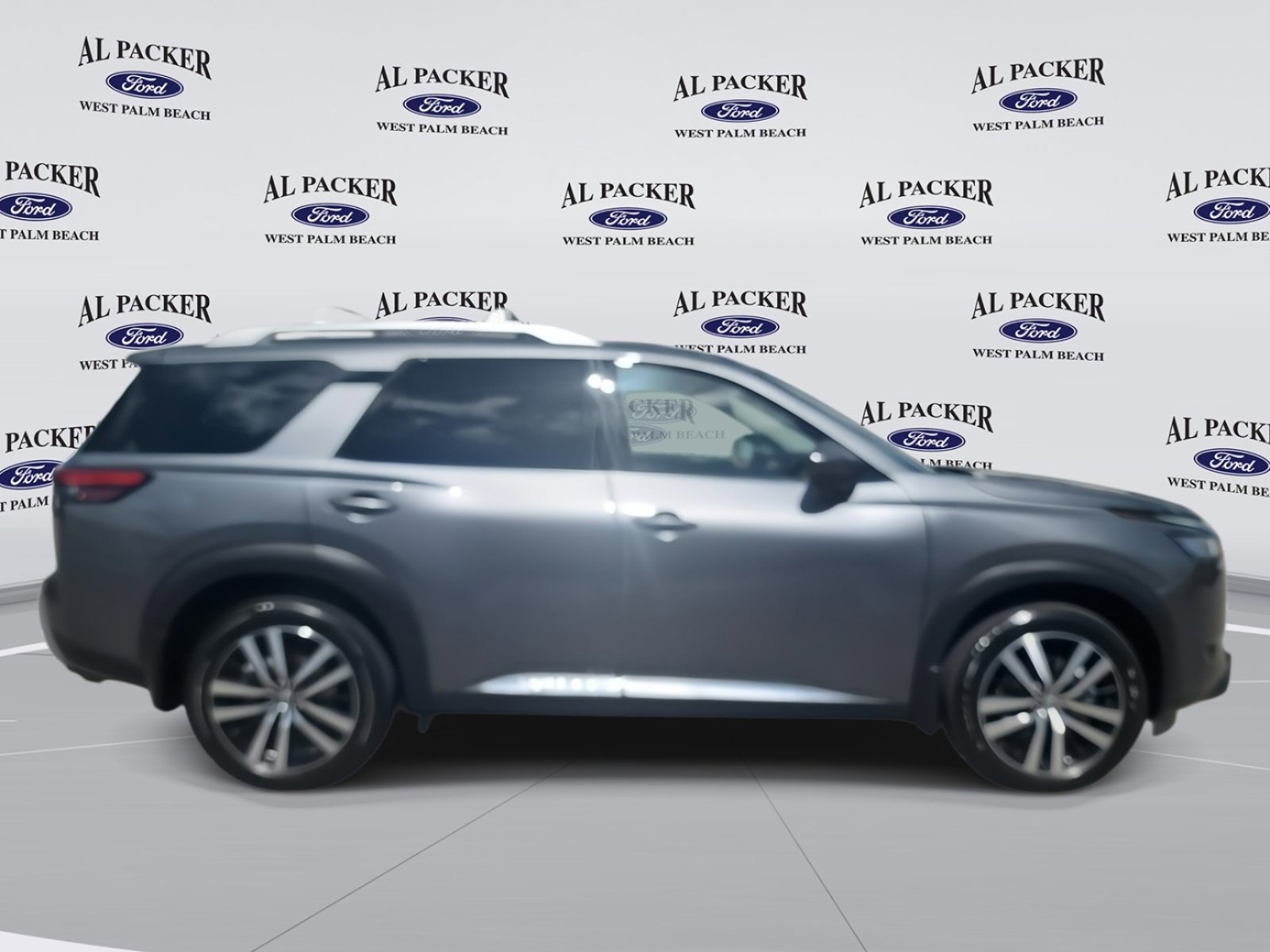 Used 2024 Nissan Pathfinder Platinum image 6