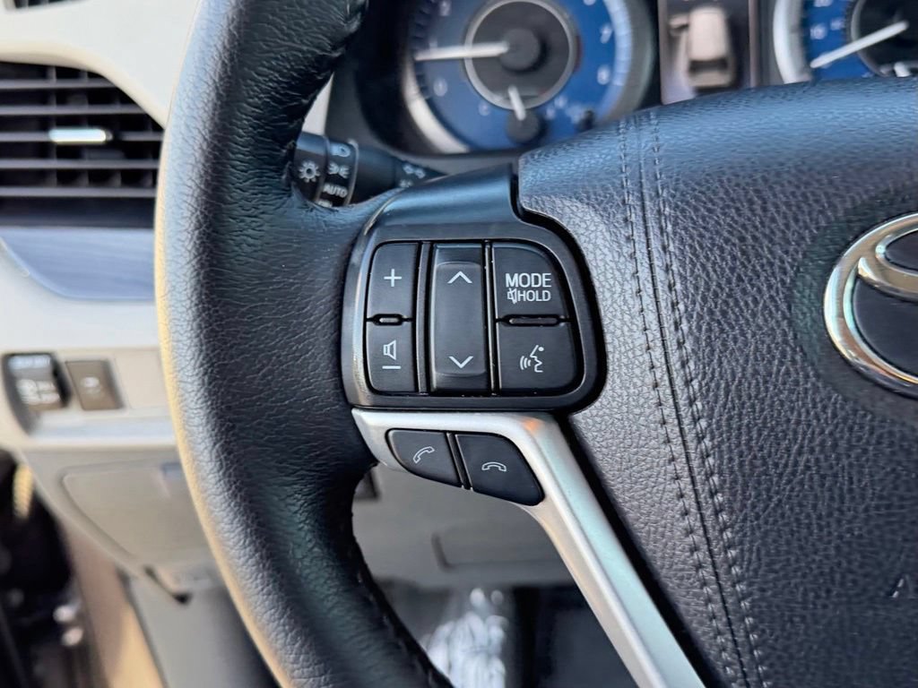 Used 2020 Toyota Sienna XLE FWD image 22