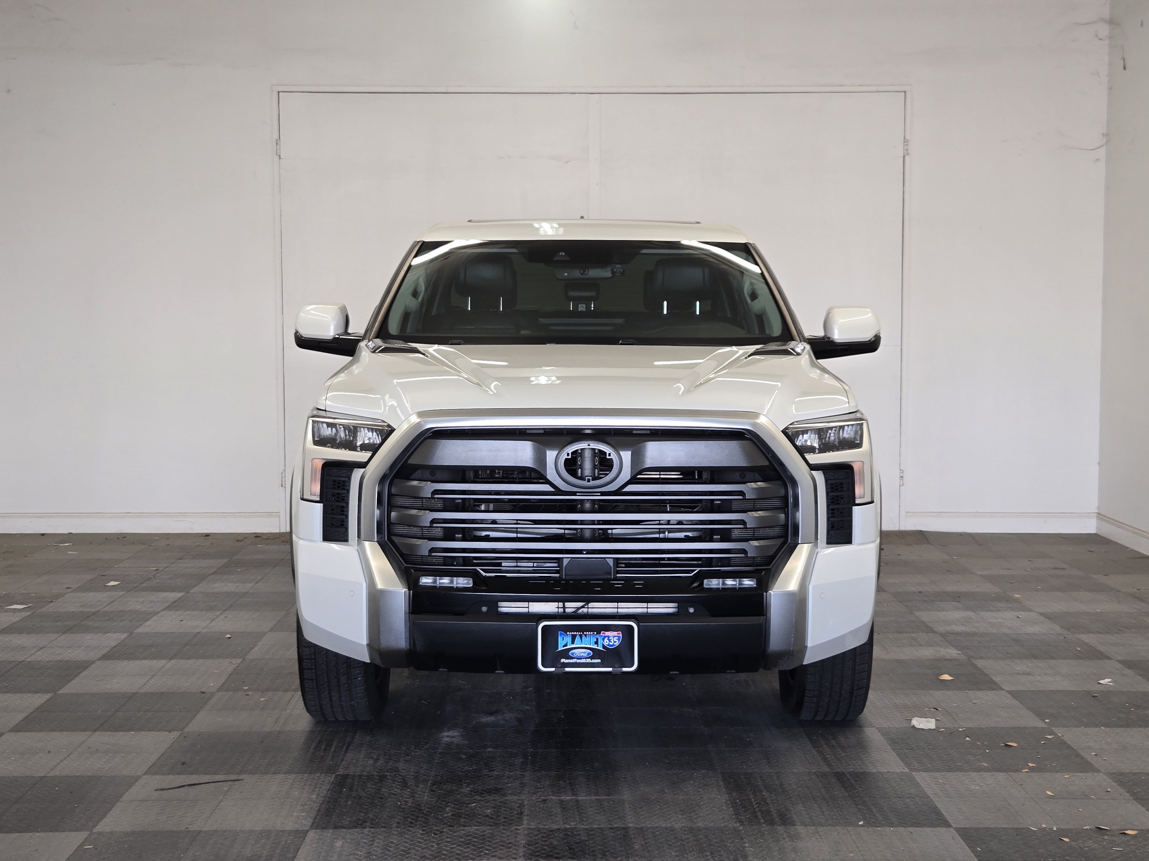 Used 2023 Toyota Tundra Limited w/ Power Package AWD/4WD image 3