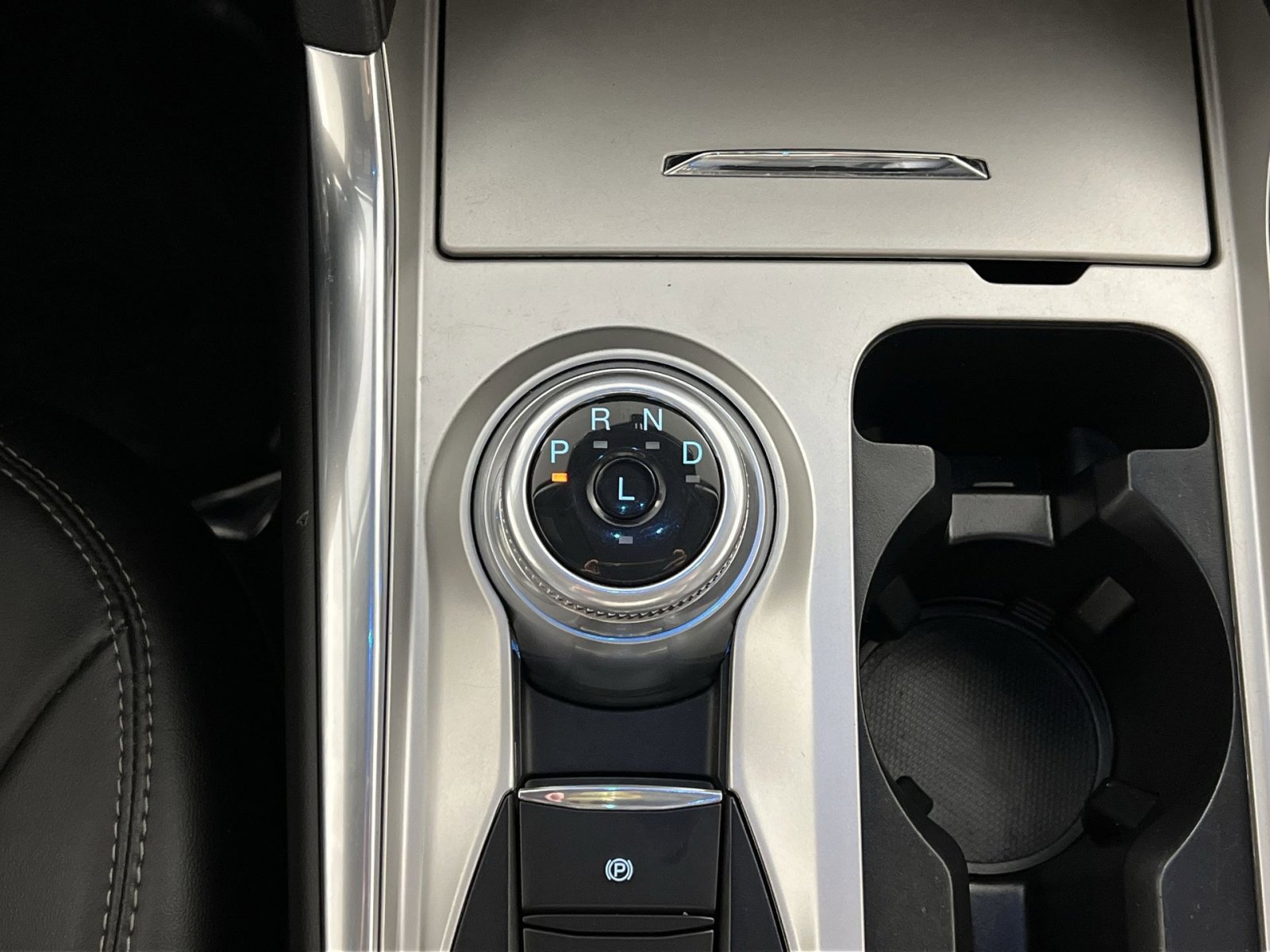 Certified 2022 Ford Explorer XLT w/ Equipment Group 202A image 22