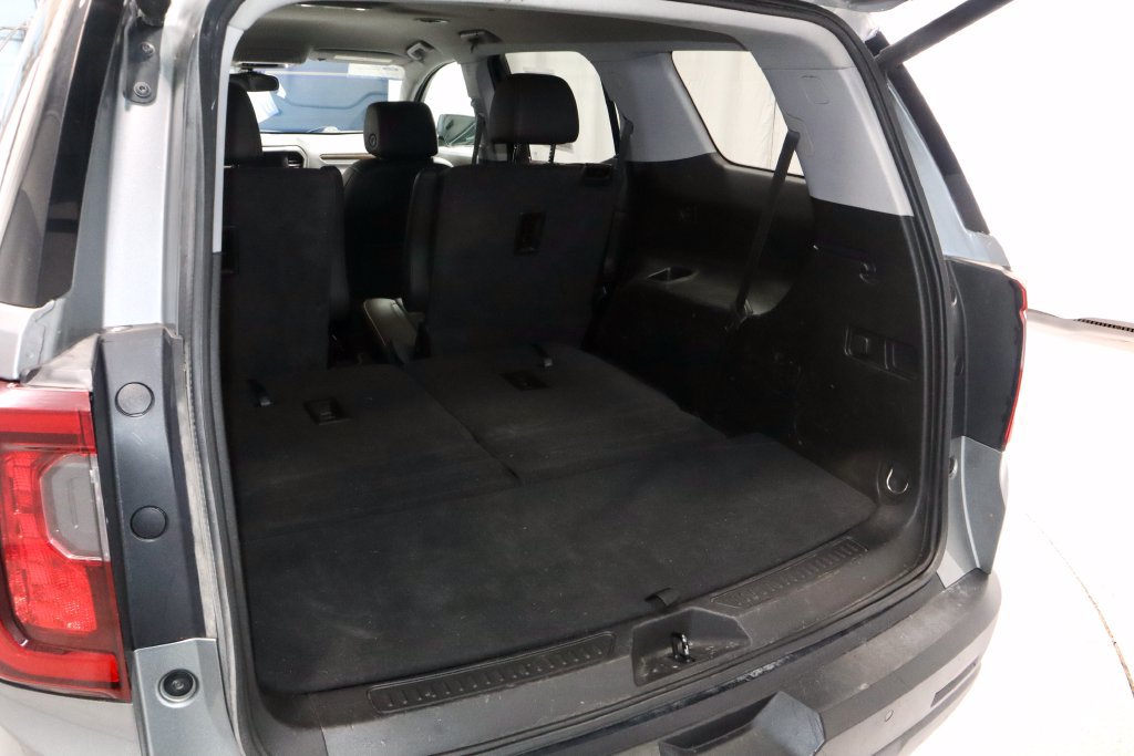 Used 2023 GMC Acadia AT4 w/ Trailering Package AWD/4WD image 12