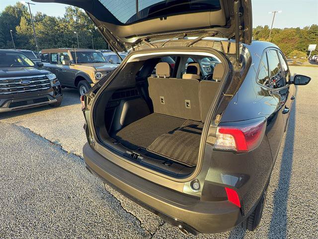 Certified 2022 Ford Escape SE w/ SE Sport Appearance Package AWD/4WD image 6
