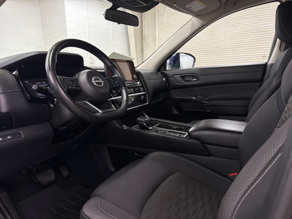 Used 2025 Nissan Pathfinder SV FWD image 6