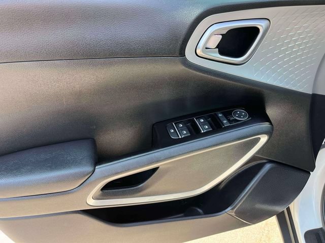 Used 2023 Kia Soul S FWD image 25
