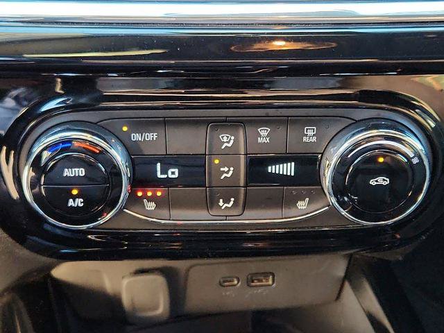 Used 2025 Chevrolet Trax RS w/ Sunroof Package FWD image 17