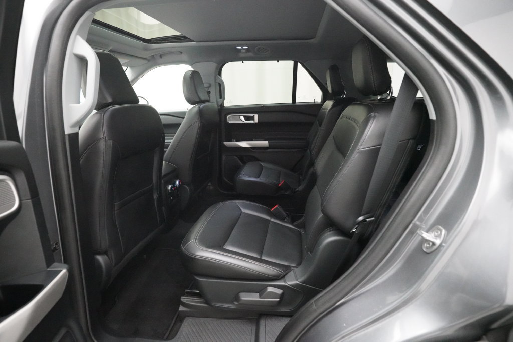 Certified 2021 Ford Explorer Limited w/ Equipment Group 301A AWD/4WD image 16