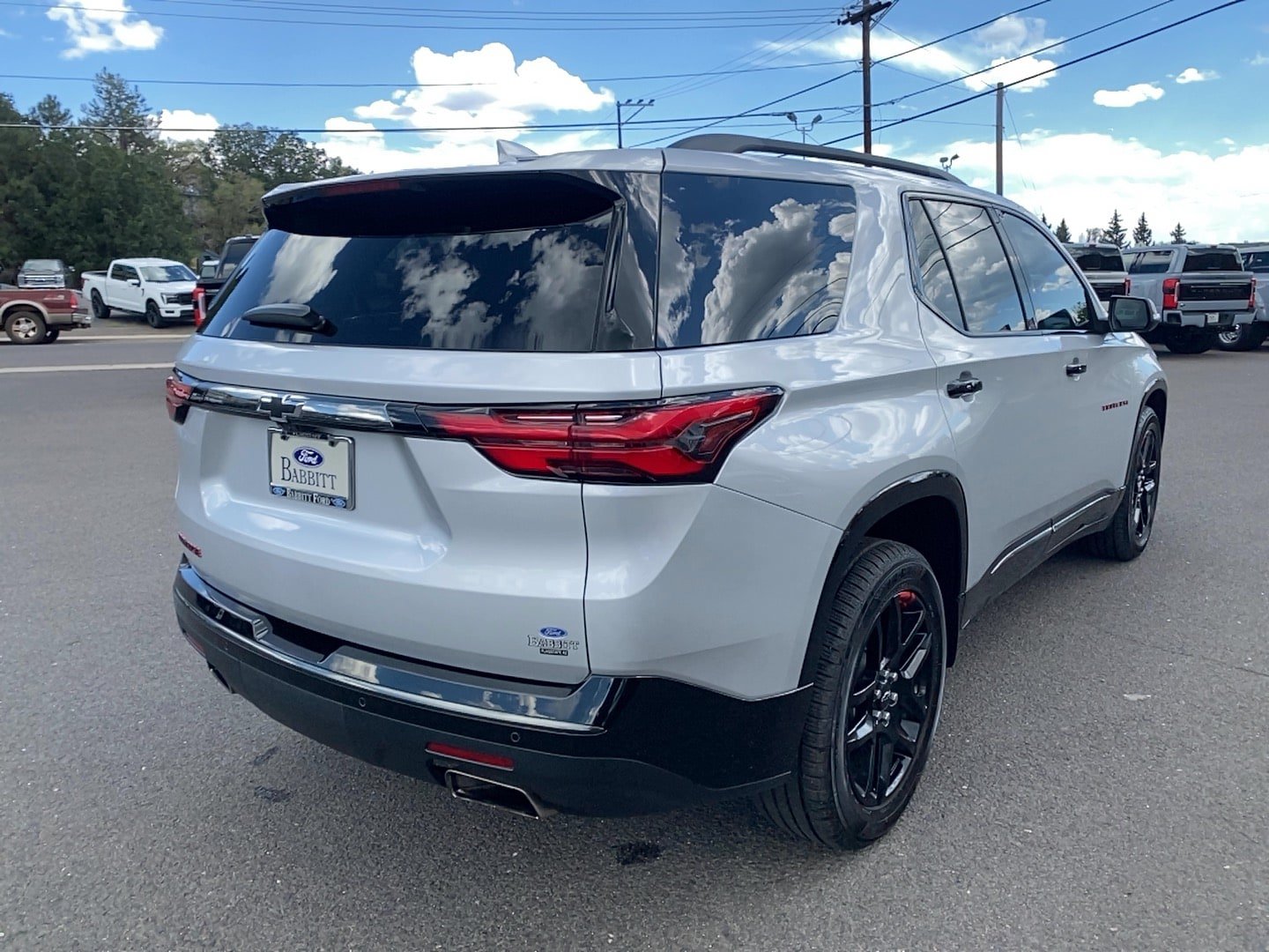 Used 2022 Chevrolet Traverse Premier w/ Redline Edition FWD image 5