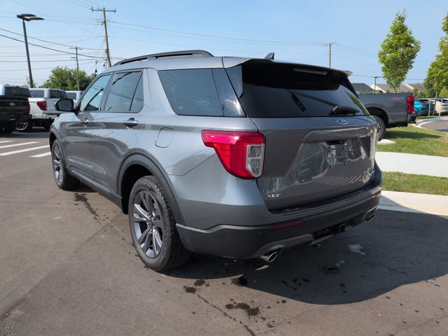 Certified 2023 Ford Explorer XLT w/ Equipment Group 202A AWD/4WD image 3