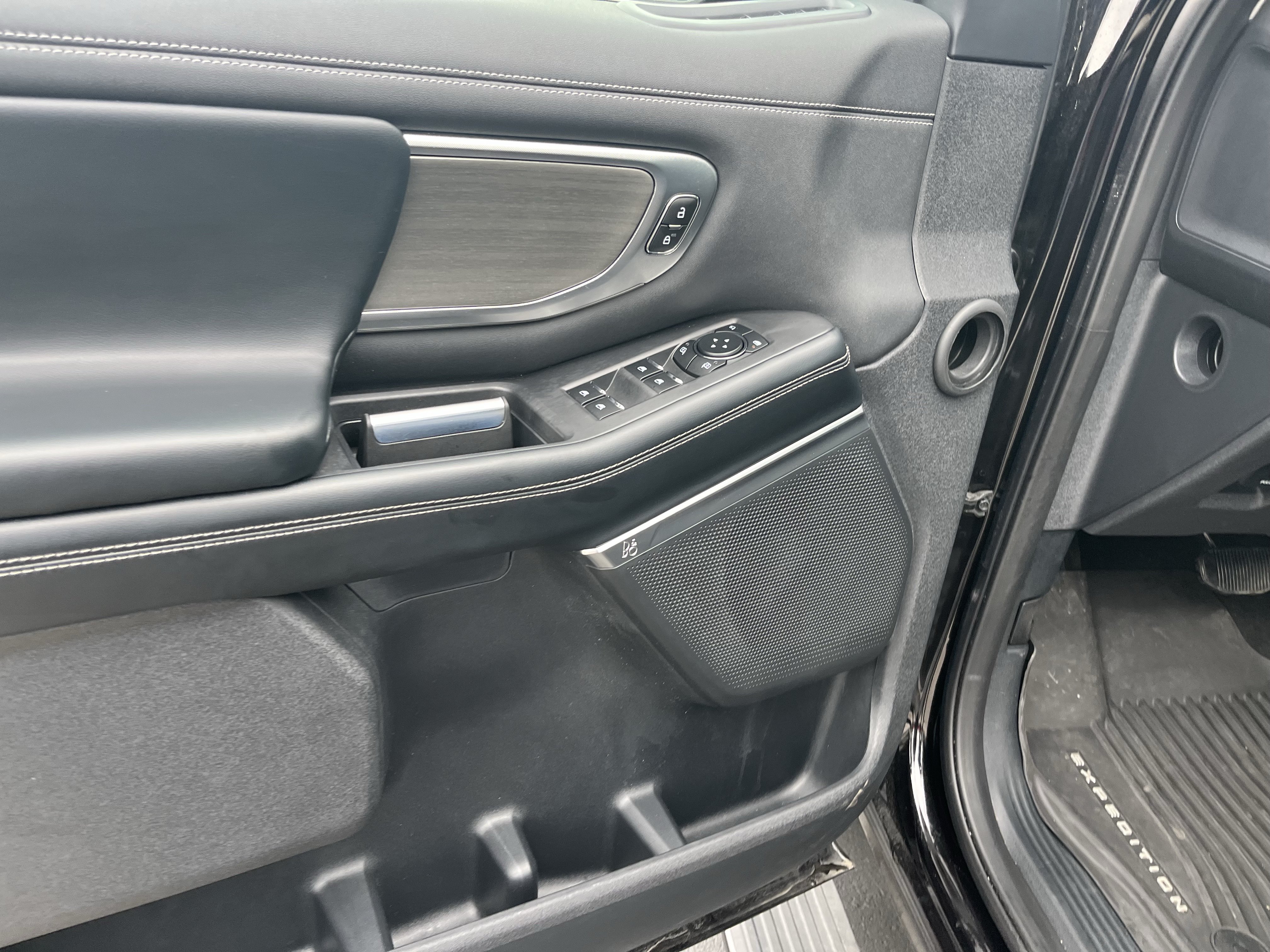 Certified 2025 Ford Expedition Platinum AWD/4WD image 14