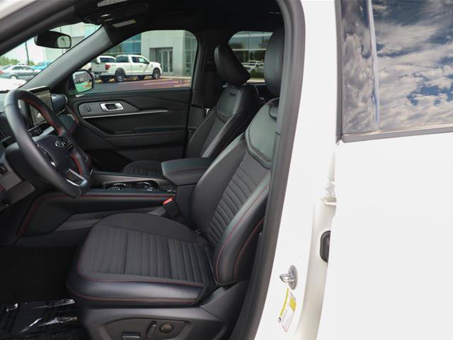 Certified 2025 Ford Explorer ST-Line w/ ST-Line Street Pack AWD/4WD image 17