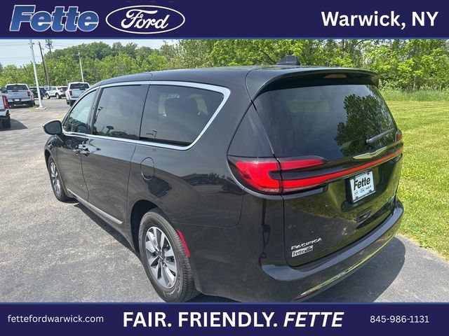 Used 2023 Chrysler Pacifica Limited FWD image 10