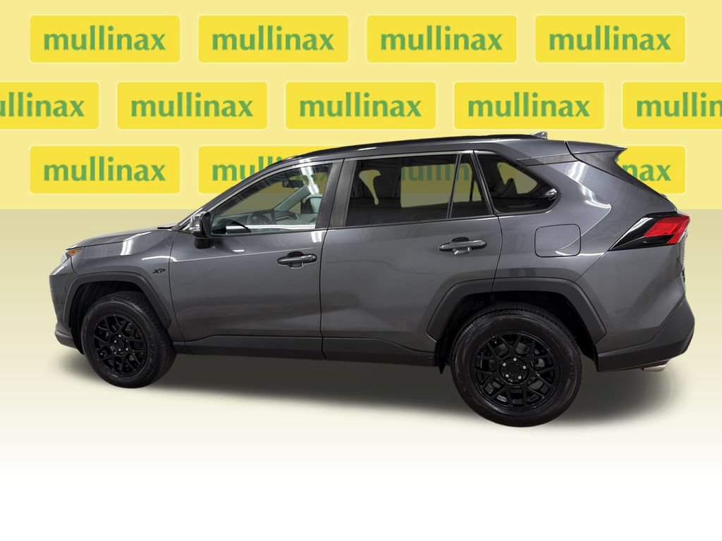 Used 2020 Toyota RAV4 XLE w/ Convenience Package FWD image 13