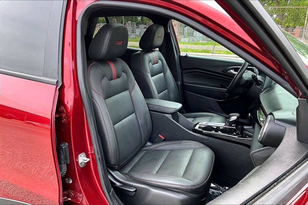 Used 2025 Chevrolet Trax RS w/ Sunroof Package FWD image 7