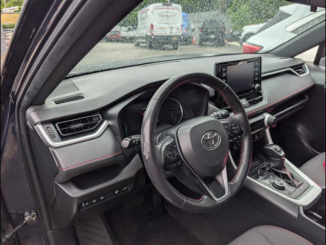 Used 2022 Toyota RAV4 SE w/ Weather & Moonroof Package AWD/4WD image 4