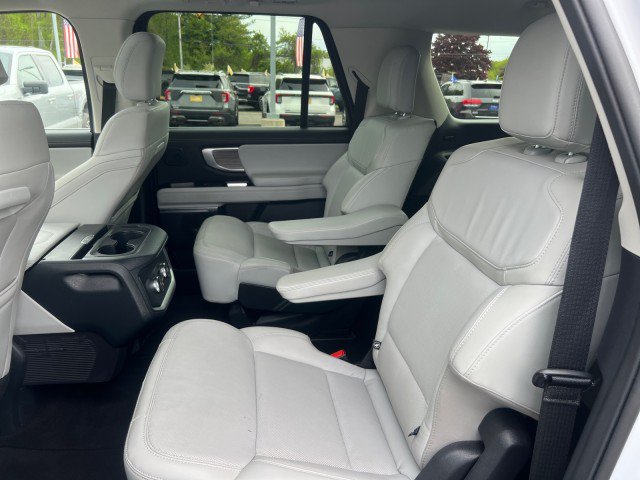 Certified 2025 Ford Expedition Max Platinum w/ Driver's Package AWD/4WD image 18