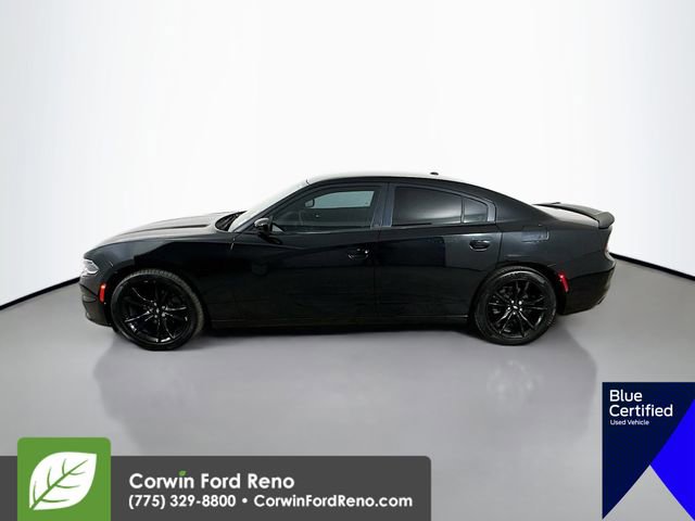 Used 2018 Dodge Charger SXT w/ Blacktop Package RWD image 4