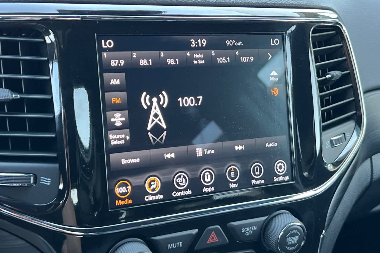 Used 2021 Jeep Grand Cherokee Laredo X image 19