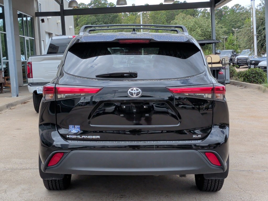 Used 2022 Toyota Highlander XLE FWD image 4