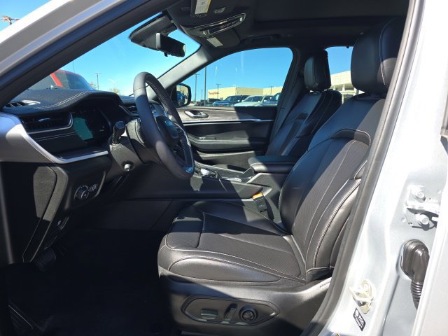 Used 2024 Jeep Grand Cherokee L Limited w/ Luxury Tech Group II AWD/4WD image 11