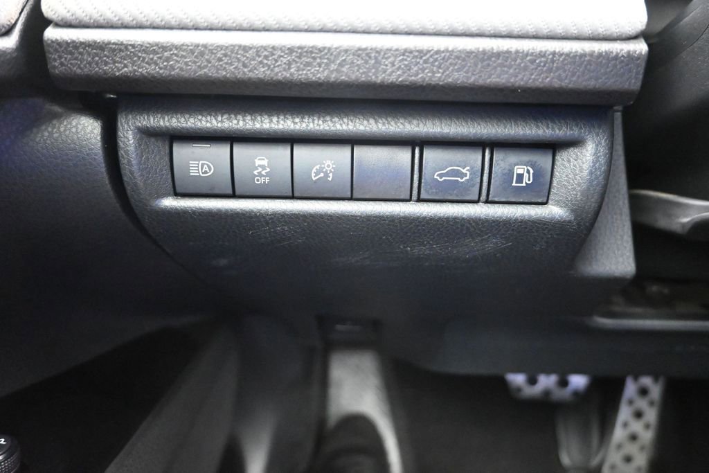 Used 2025 Toyota Camry SE w/ Convenience Package FWD image 18