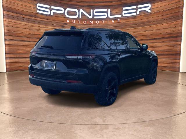 Used 2023 Jeep Grand Cherokee Limited w/ Black Appearance Package AWD/4WD image 7