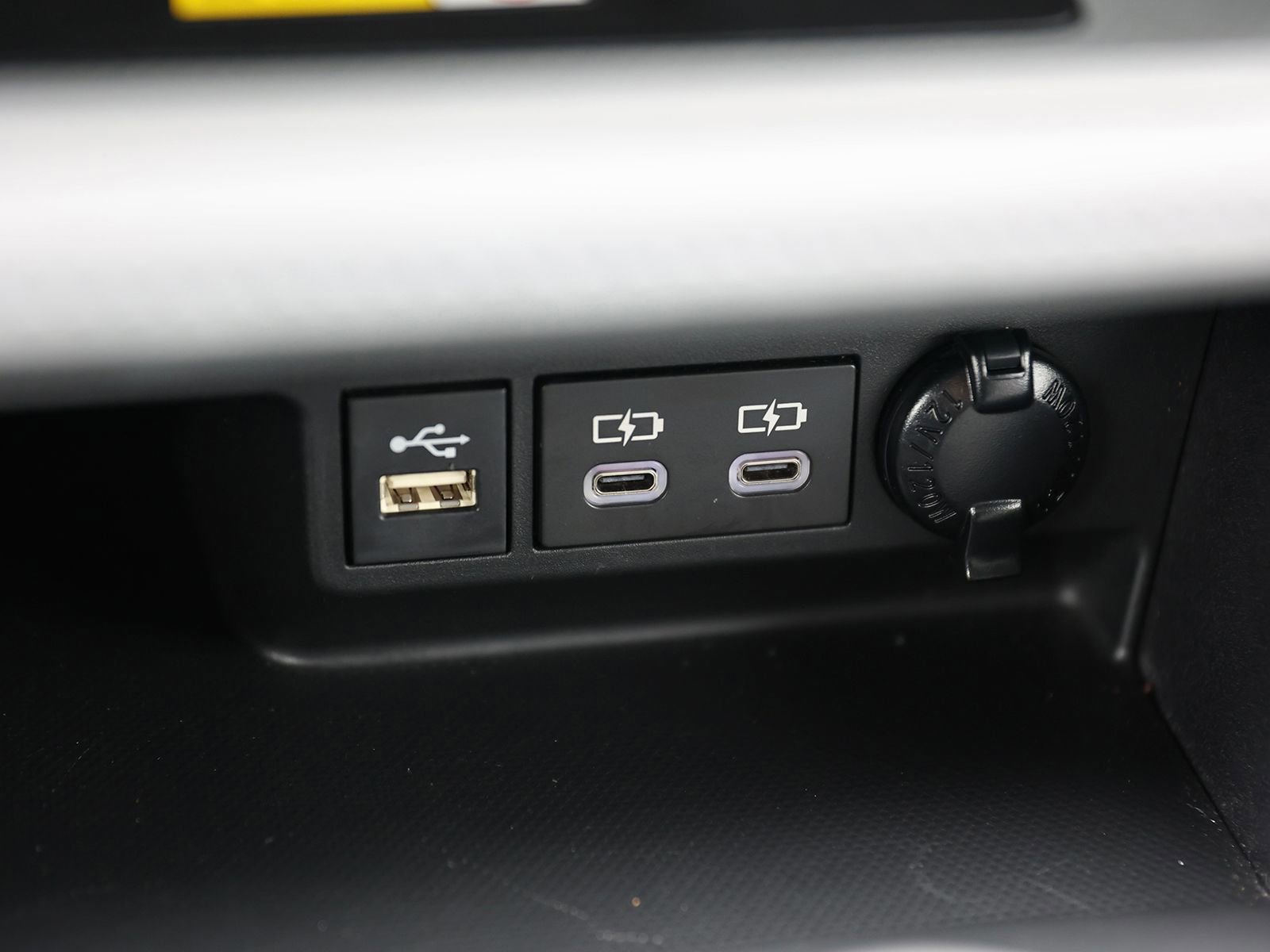 Used 2023 Toyota Highlander XLE AWD/4WD image 30