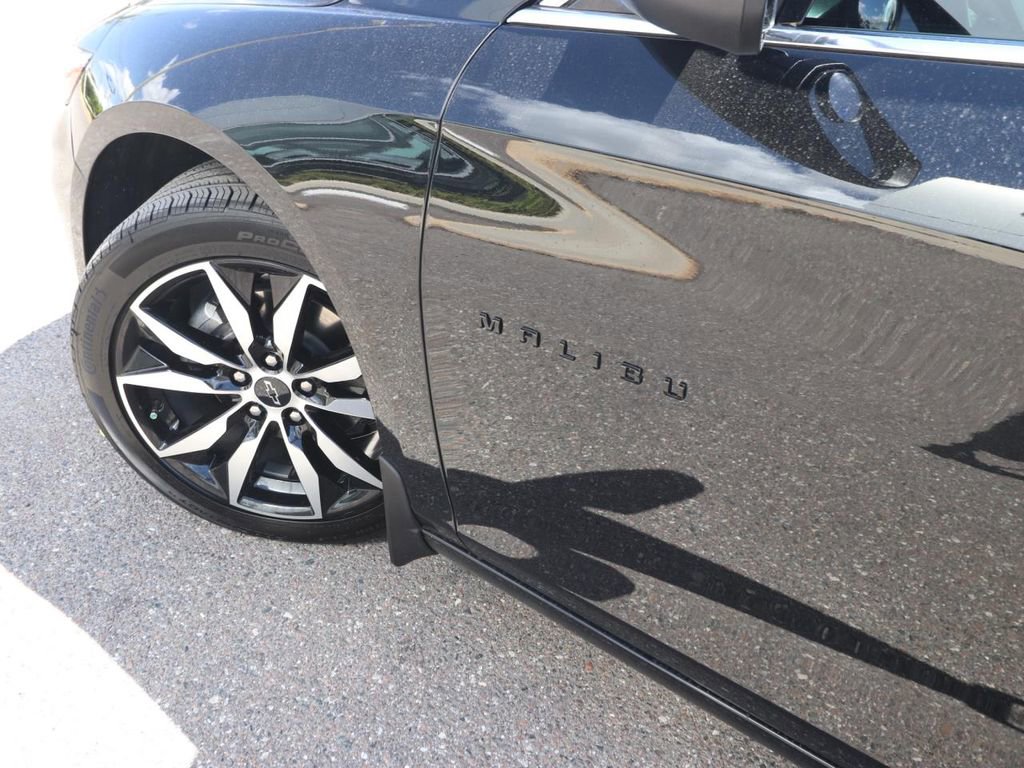 Used 2025 Chevrolet Malibu RS image 3