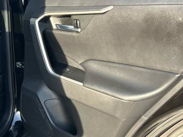 Used 2020 Toyota RAV4 XLE FWD image 21