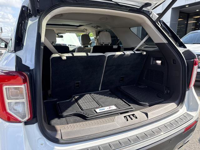 Certified 2022 Ford Explorer Platinum w/ Equipment Group 601A AWD/4WD image 32
