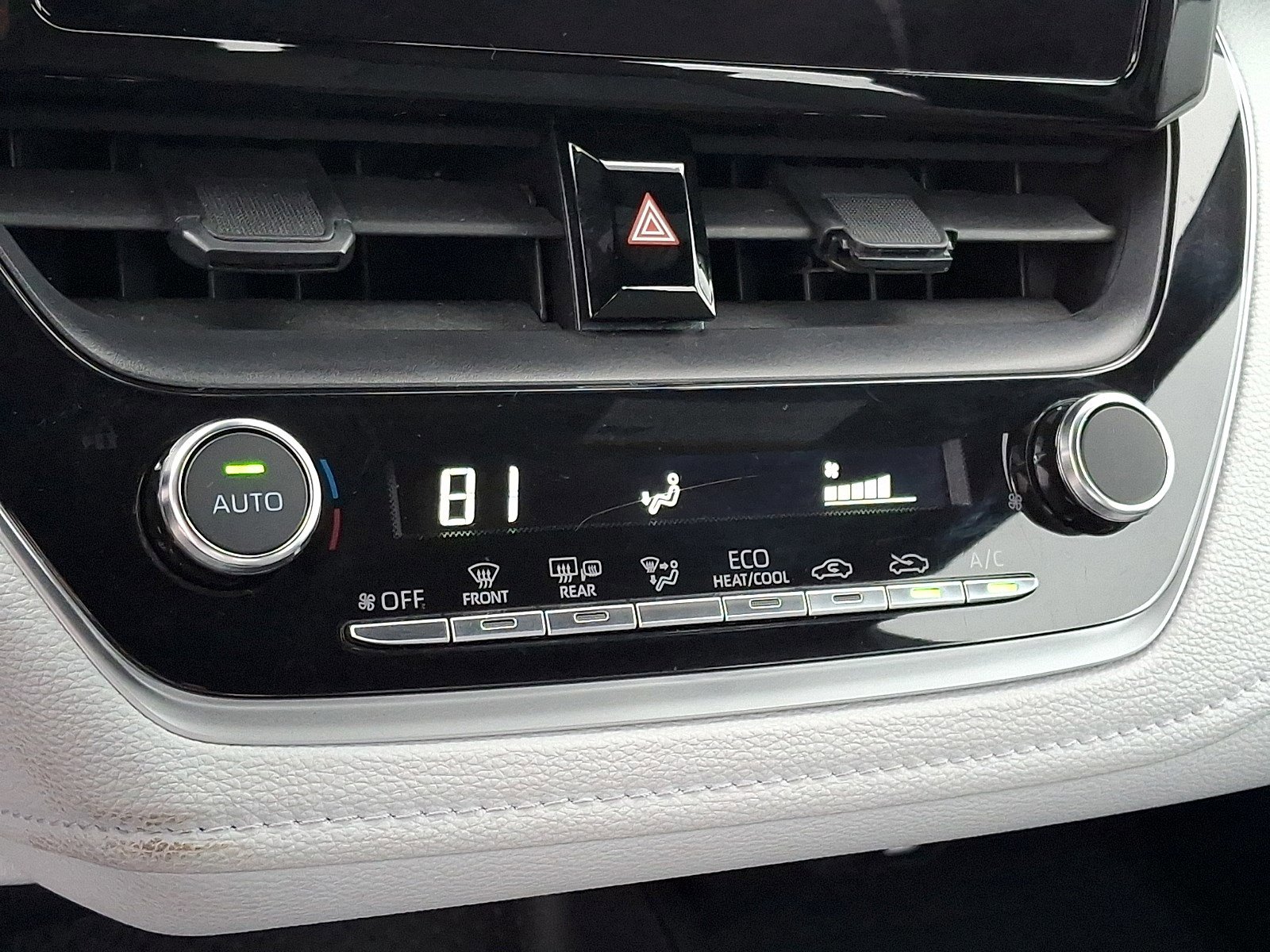 Used 2023 Toyota Corolla SE image 15