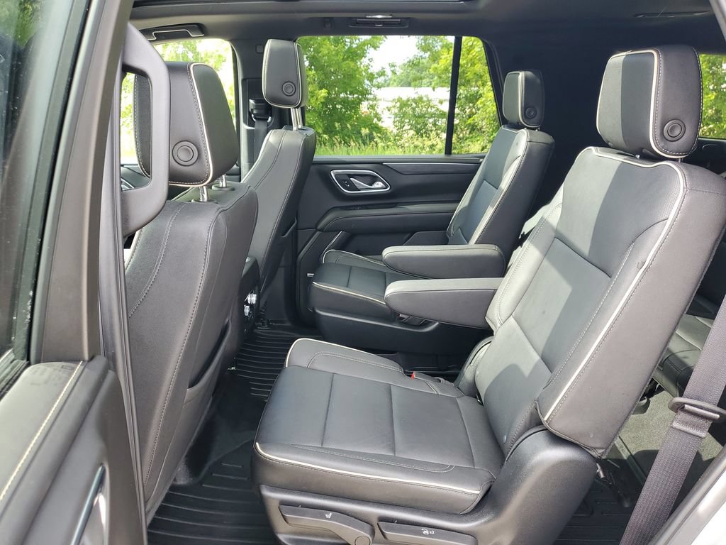 Used 2023 GMC Yukon SLT w/ SLT Premium Package AWD/4WD image 16