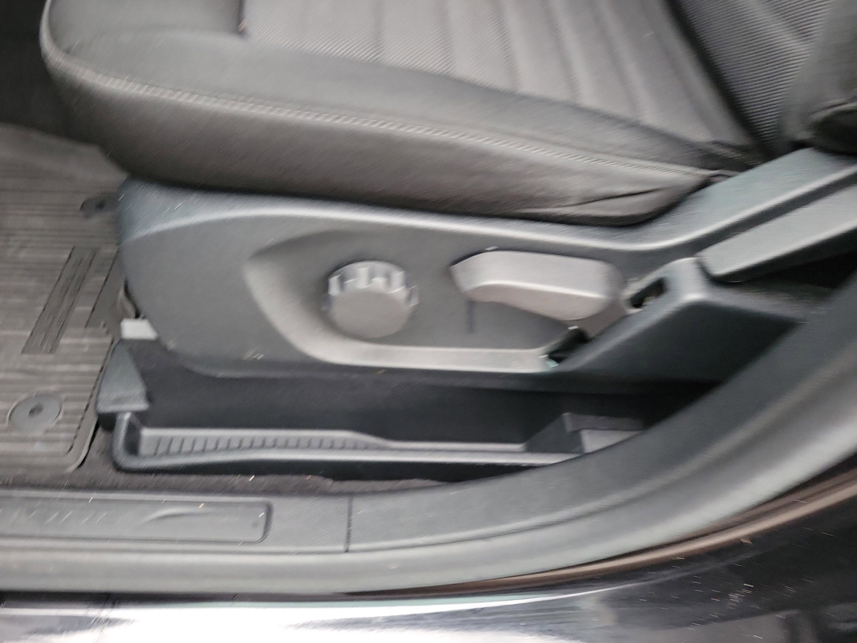 Certified 2022 Ford Edge SE w/ Black Appearance Package image 9