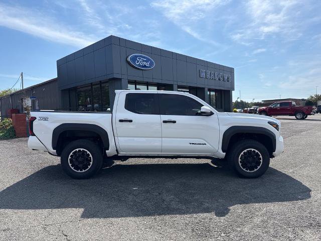 Used 2024 Toyota Tacoma TRD Off-Road AWD/4WD image 24