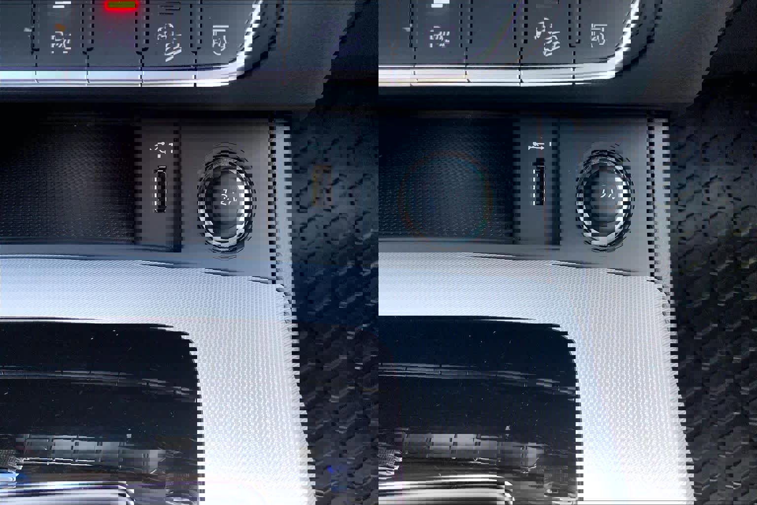 Used 2024 Audi Q5 2.0T Premium w/ Summer of Audi Package image 34