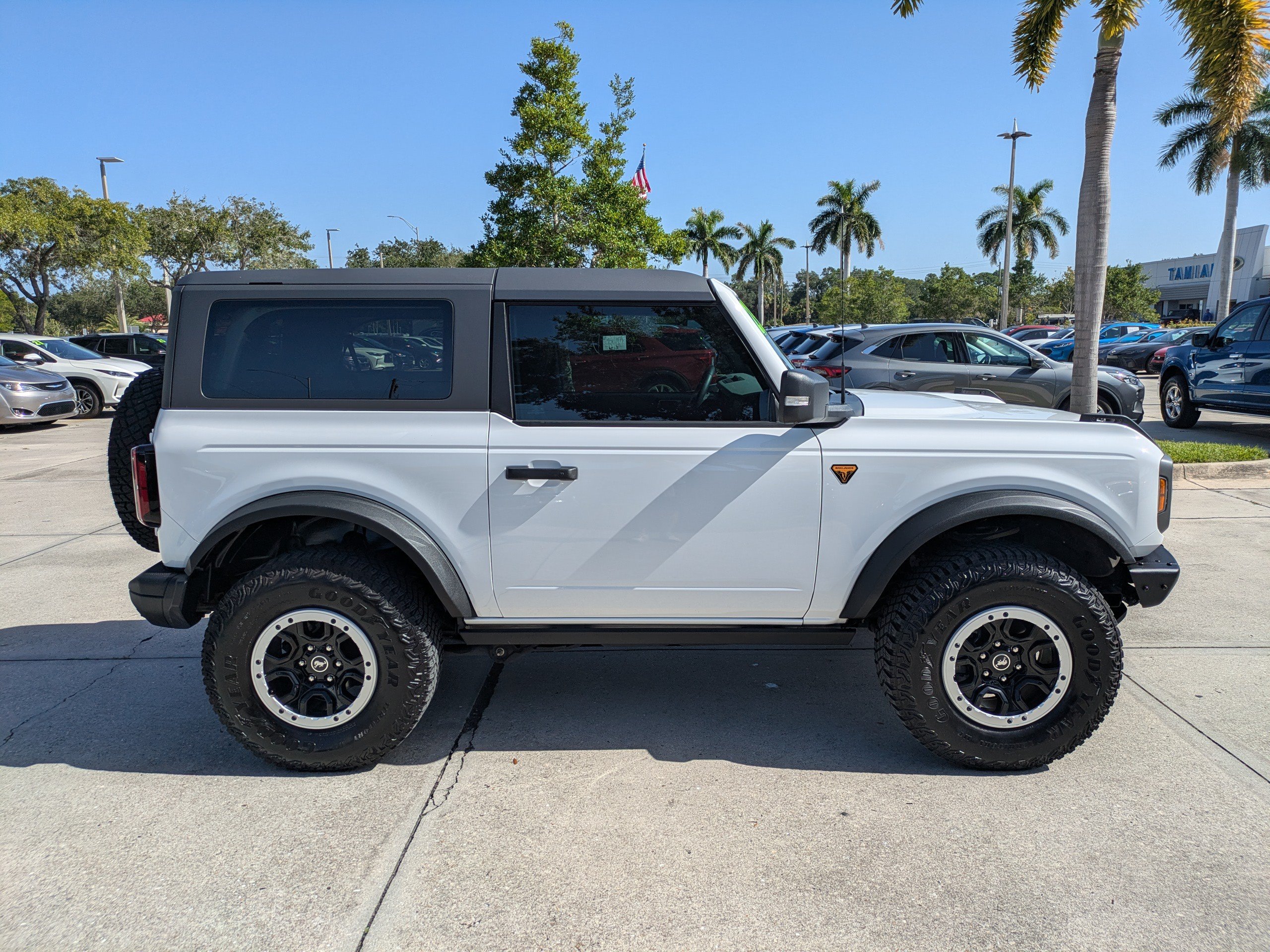 Certified 2023 Ford Bronco Badlands w/ Sasquatch Package AWD/4WD image 3