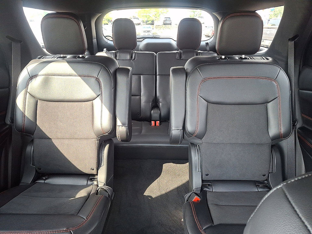 Certified 2024 Ford Explorer ST-Line w/ Class IV Trailer Tow Package AWD/4WD image 13