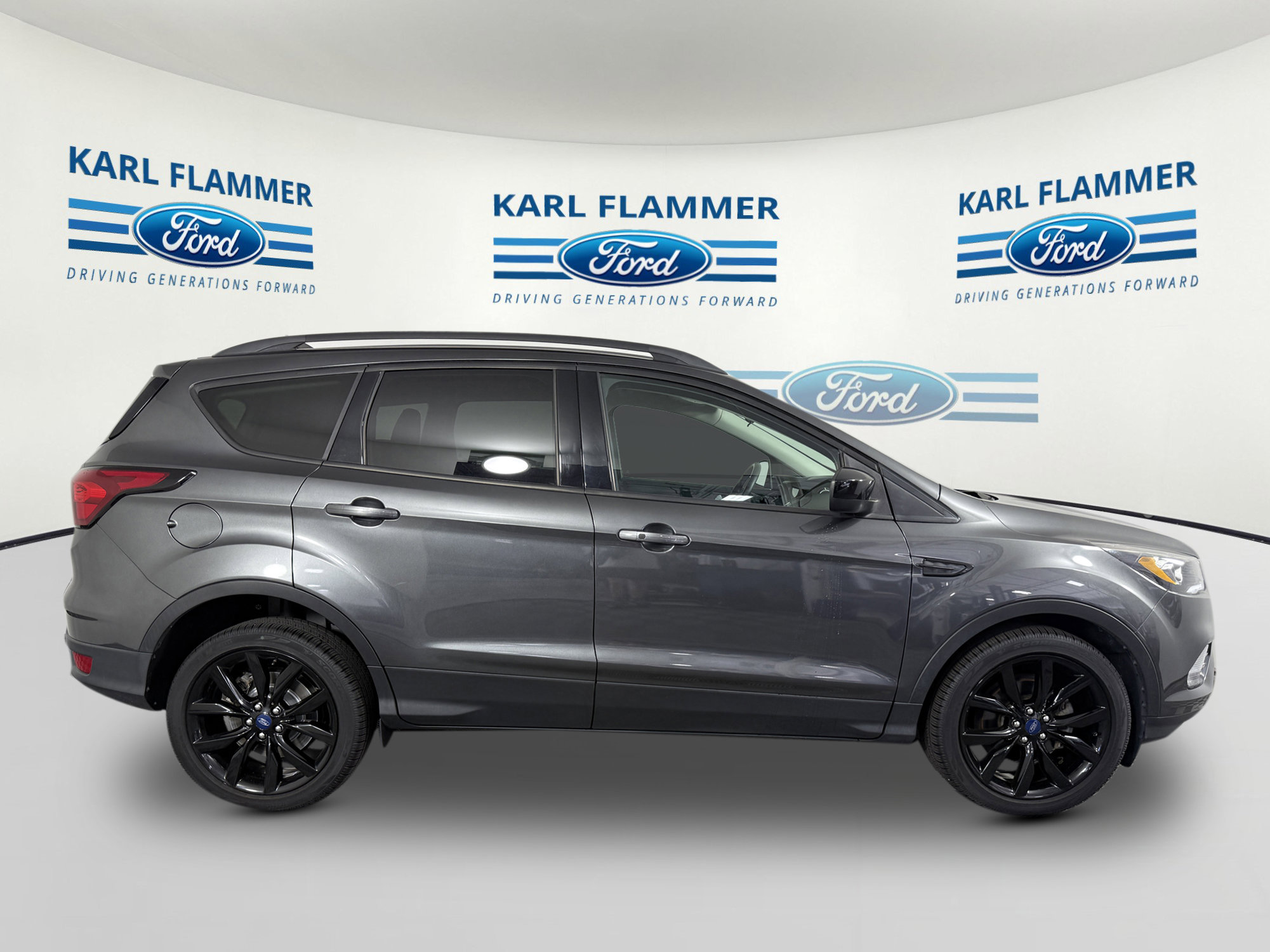 Certified 2019 Ford Escape SE FWD image 2