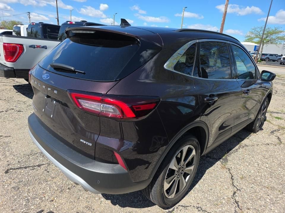 Certified 2023 Ford Escape Platinum AWD/4WD image 4