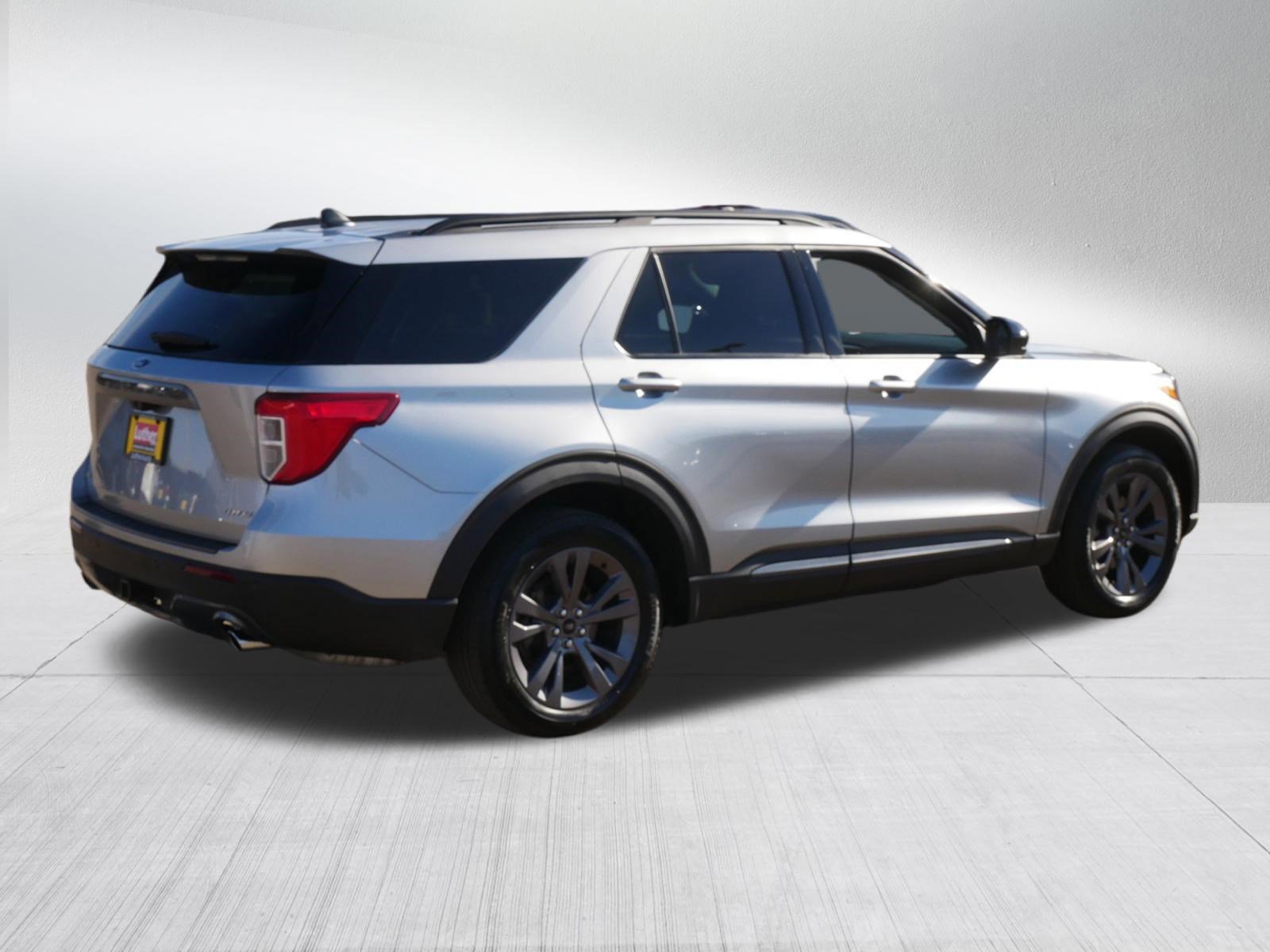 Certified 2024 Ford Explorer XLT w/ Equipment Group 202A image 5