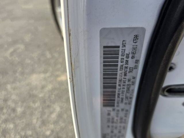 Used 2019 RAM 1500 Classic SLT AWD/4WD image 34