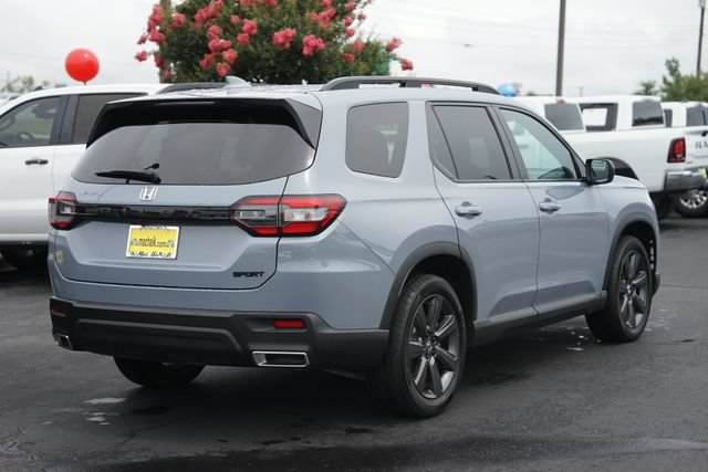 Used 2025 Honda Pilot Sport image 6